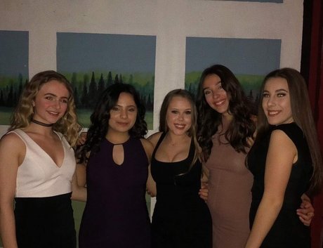 Emily Kyte star top photo