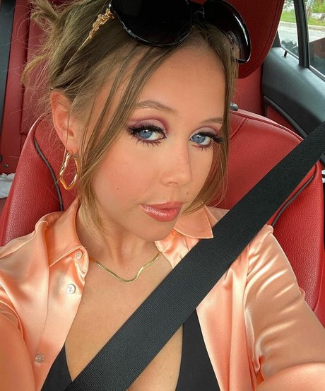 Emily Kyte pornstar naked pics