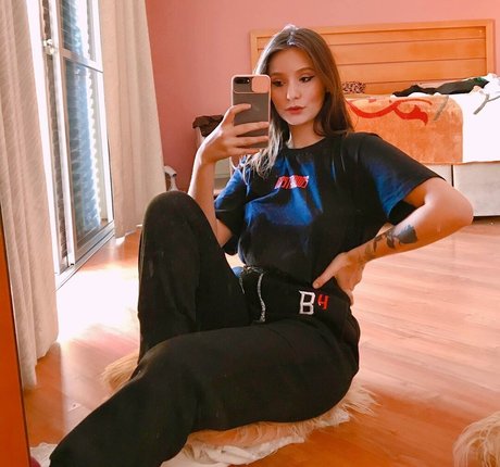 Emanuele Barros nude model pictures