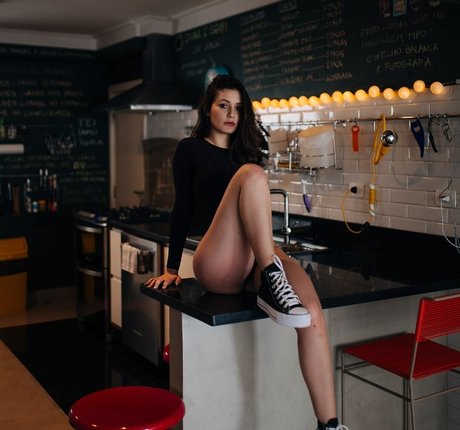 Emanuele Barros star nude pic