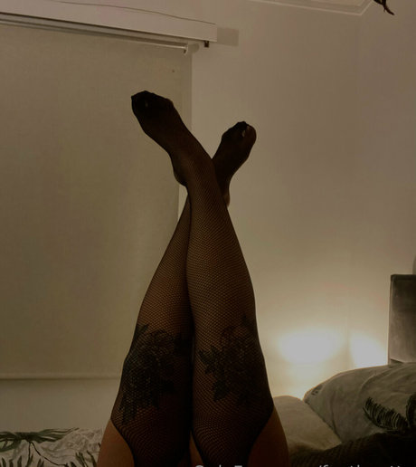 feetloretta art model pictures