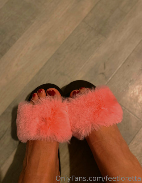 feetloretta naked actress photo