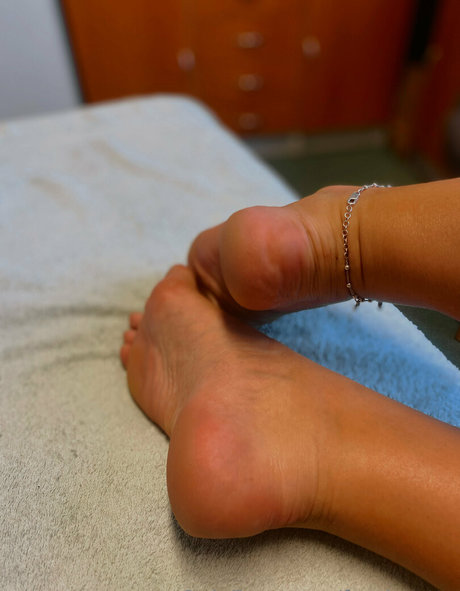 feetloretta star adult gallery