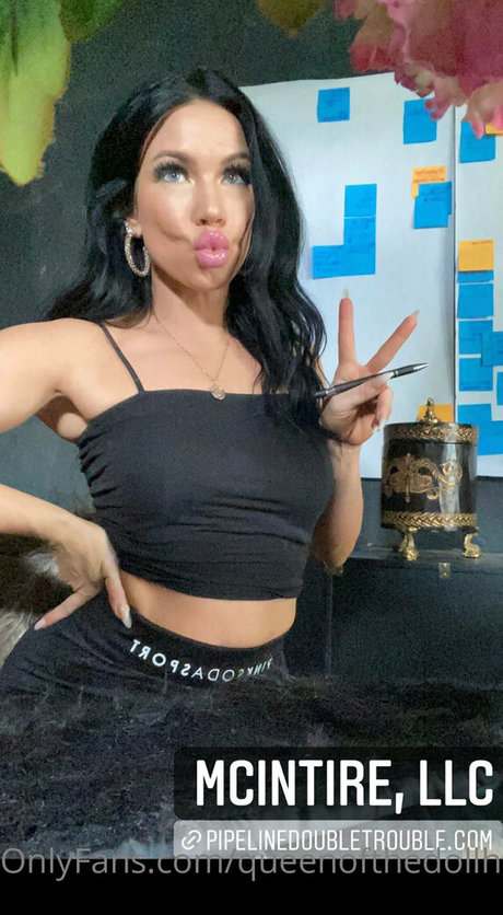 queenofthedollhouse sexy pornstar img