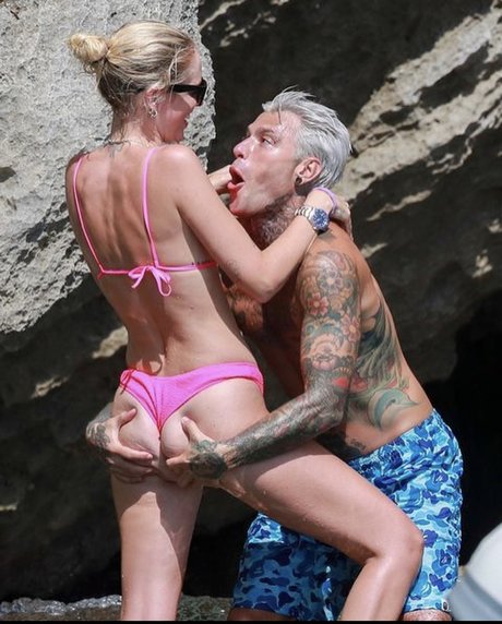 Chiara Ferragni star adult img