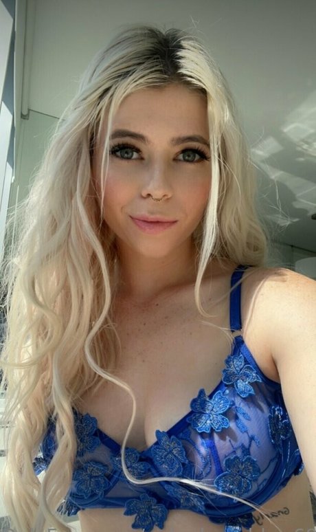 youngnsexy18 pornstar nude photo