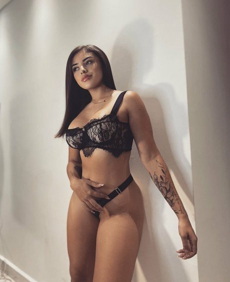 Aprill histon model hot pics