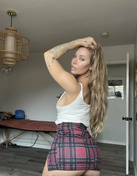 nicoleanistonxo art star img