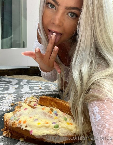 smalblonde pornstar hot pic