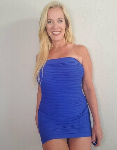 ellehotmommy erotic actress photos