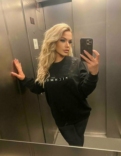 Julesblodna39 xxx actress photo