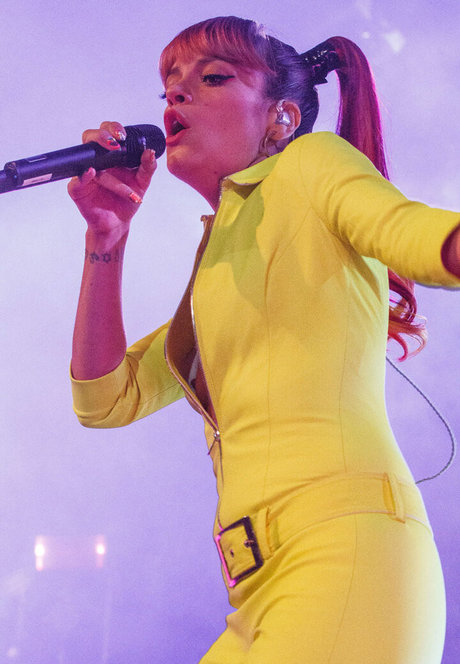 Lily Allen model free gallery