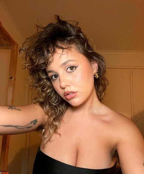 Zigs Mom model pornographic archive