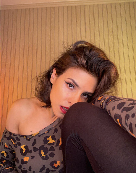 Irma La Dulce ASMR model porn photo