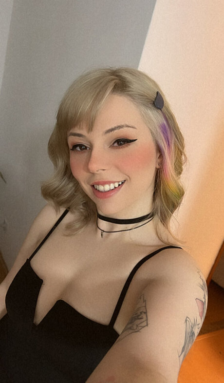 Ammyzitta hot star pictures