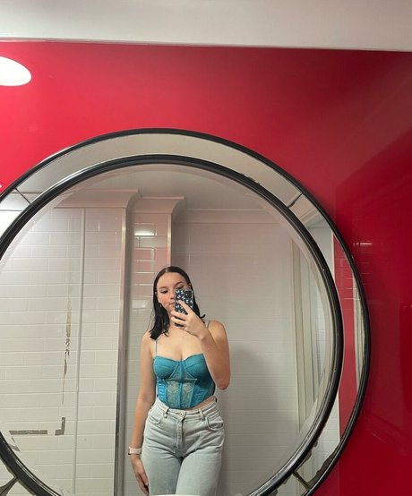 hayleypeckover erotic model photo