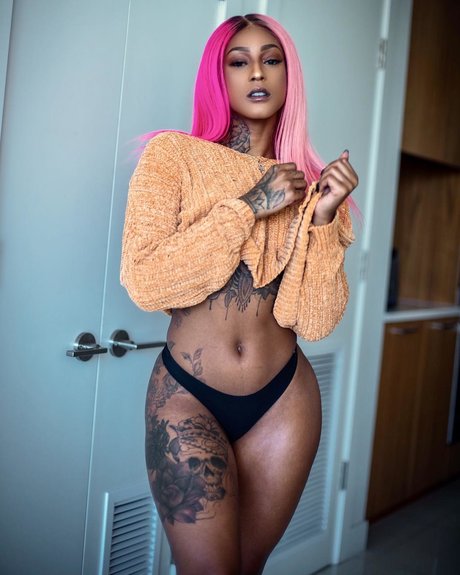 Mizz Twerksum free pornstar photo