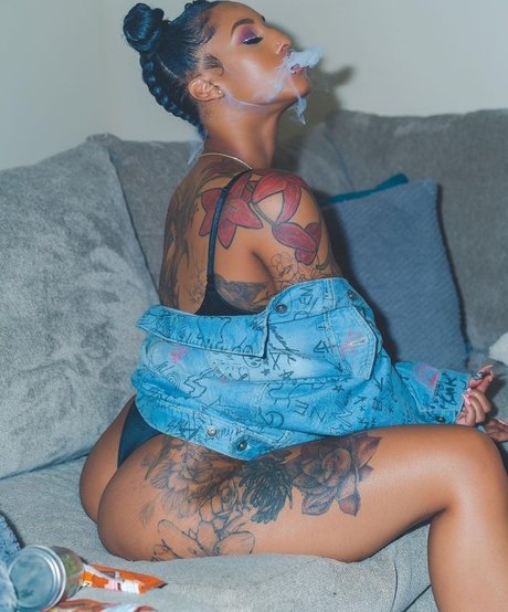 Mizz Twerksum star free pictures