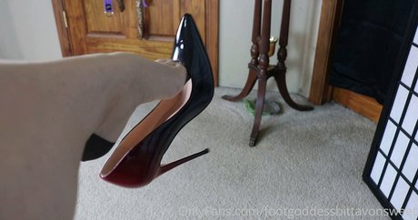 footgoddessbittavonsweet erotic pornstar pictures