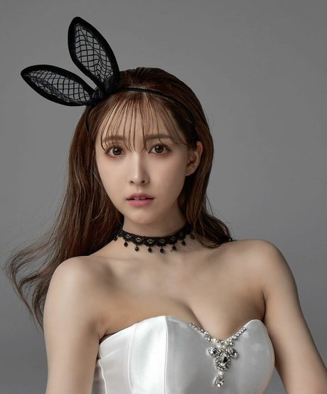 Yua Mikami art model pics