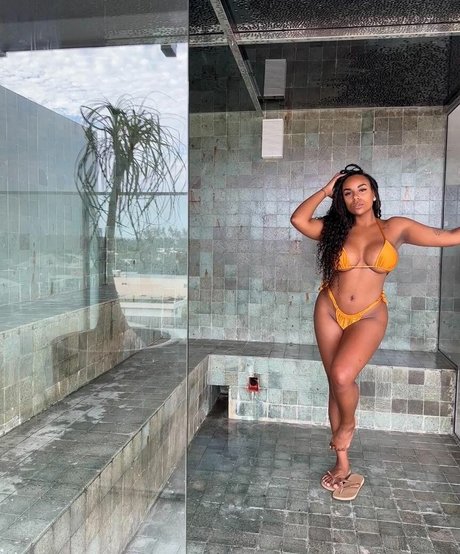 Flaviane Vasconcelos top actress image