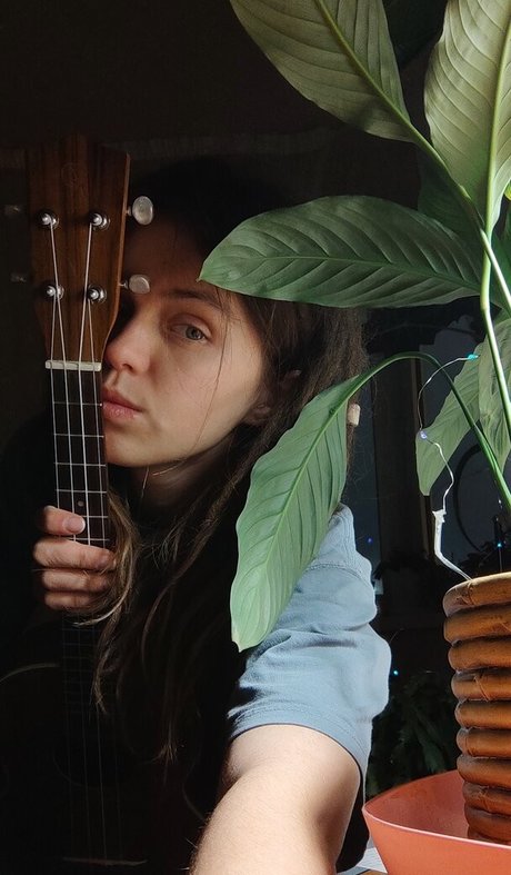 Beauty Bird model sex pic