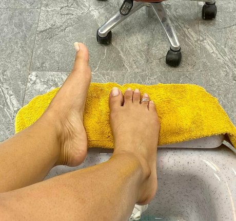 feetworthfollowing star naked pics