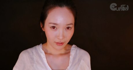 Eunzel ASMR pornstar naked image