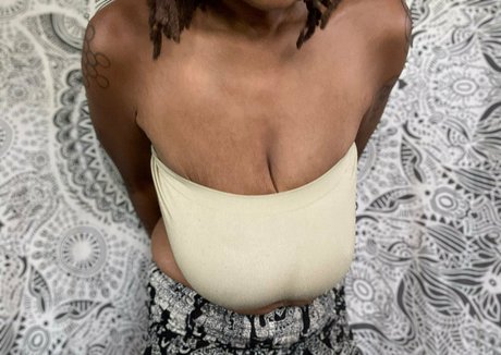 therealblackqueenraven star top photo