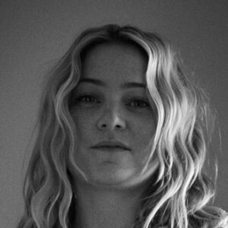 Ashton Sookie beautiful star pictures