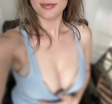 Allura Mora star naked photo