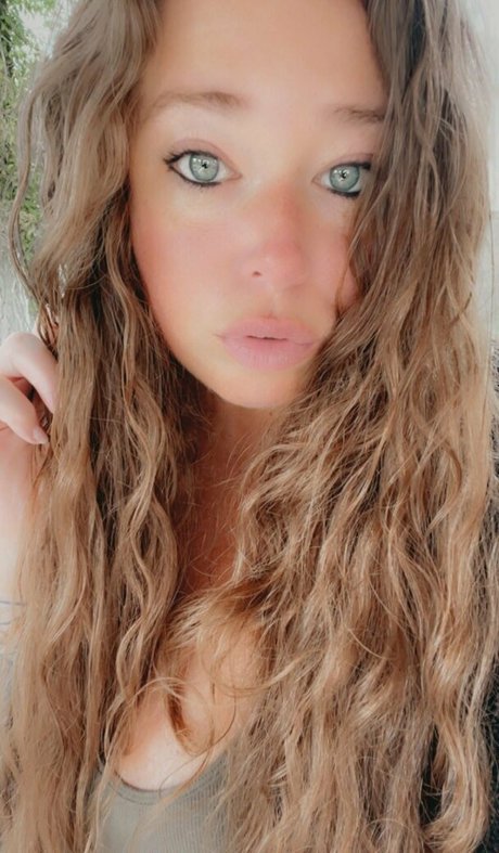 Ivy Mia perfect model pic