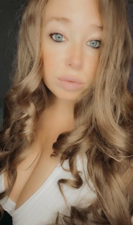 Ivy Mia model pornographic gallery