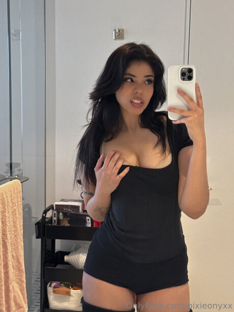 PixieOnyxx pornstar exclusive gallery