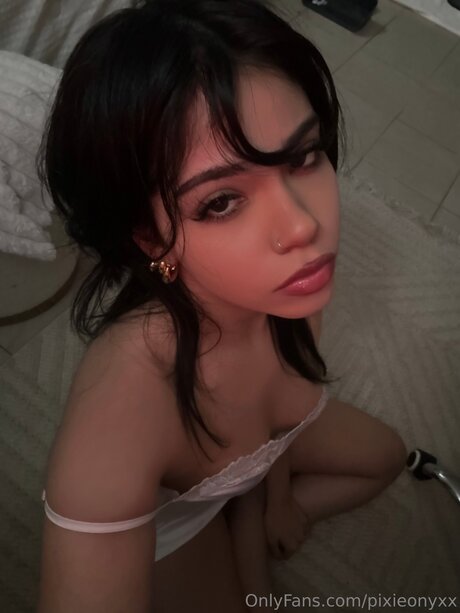 PixieOnyxx star xxx galleries