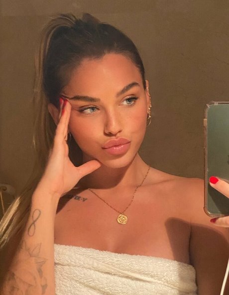 Andrea Stein Feliu model top pics