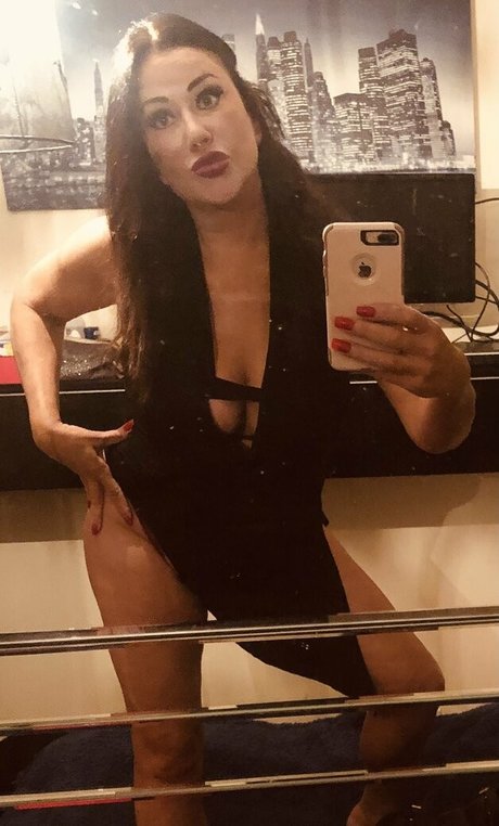 mslisaappleton model naked img