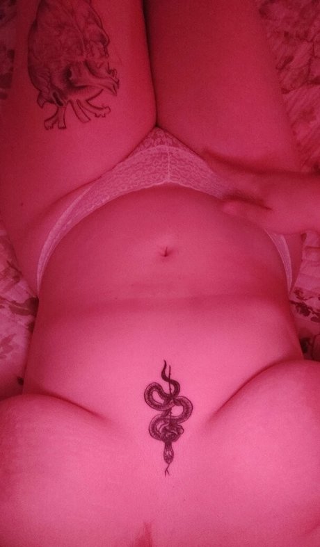 clara corvie model high quality image