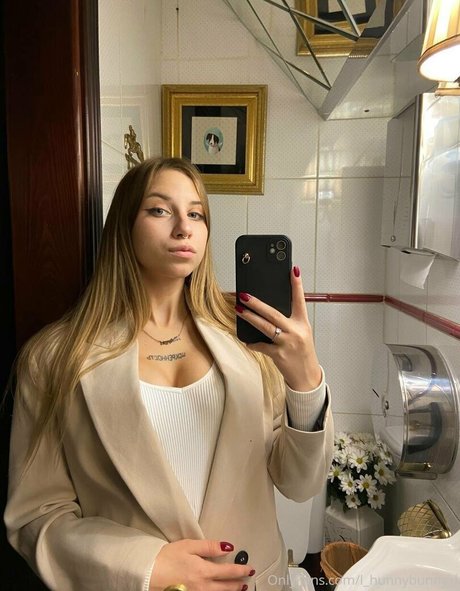 babe brunette onlyfans art nude archive