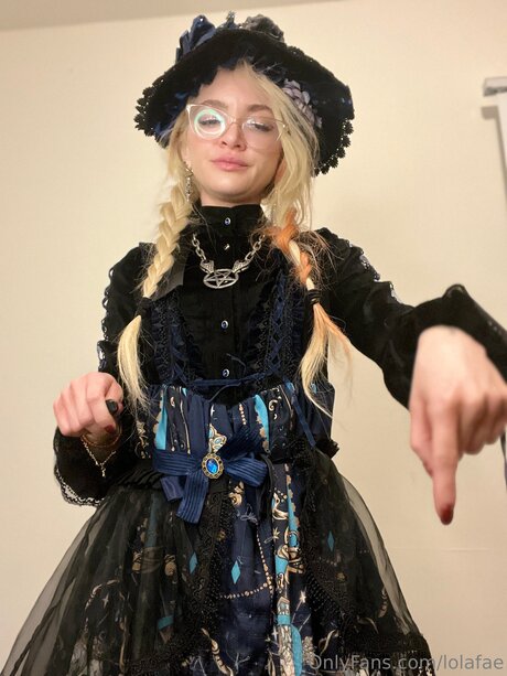 lolafae high quality star image