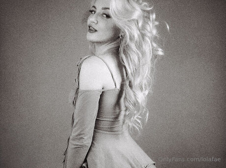 lolafae model high quality photo