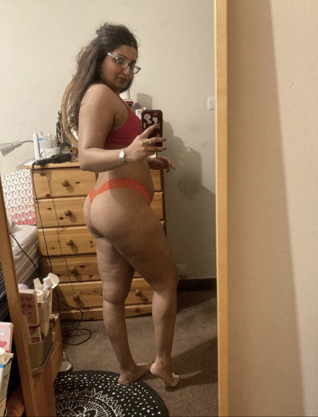 Gujubear art actress picture