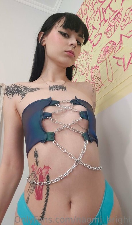 naomi bright model exclusive pic