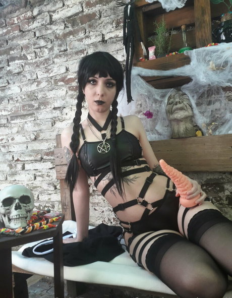 18 year old onlyfans hot naked pic