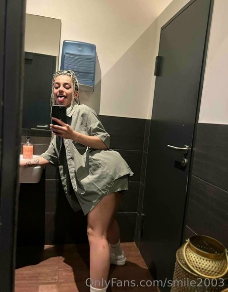 smile2003 sexy pornstar pic