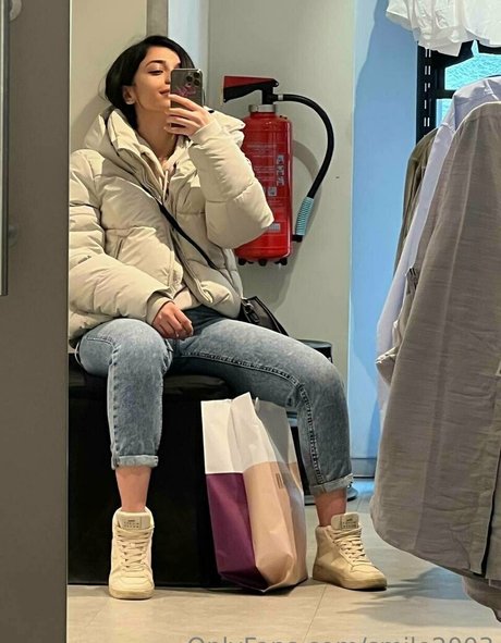 smile2003 model nude images