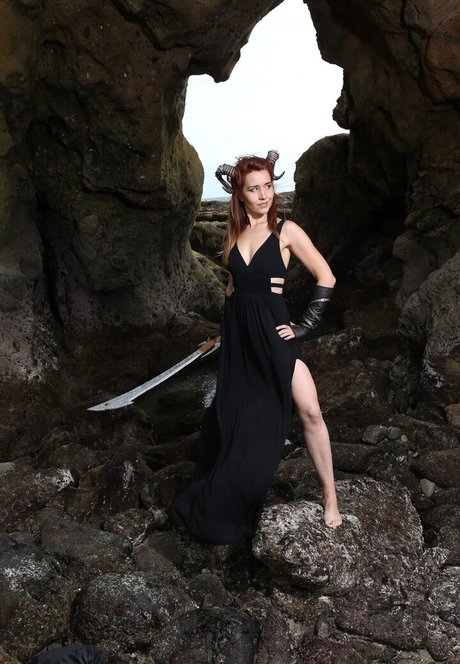 Elizabeth Zharoff naked actress photo