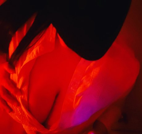 Lady McBosom exclusive model photo