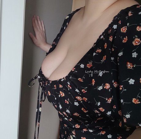 Lady McBosom naked actress pics