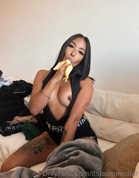 itsjasminedior model sexy pics